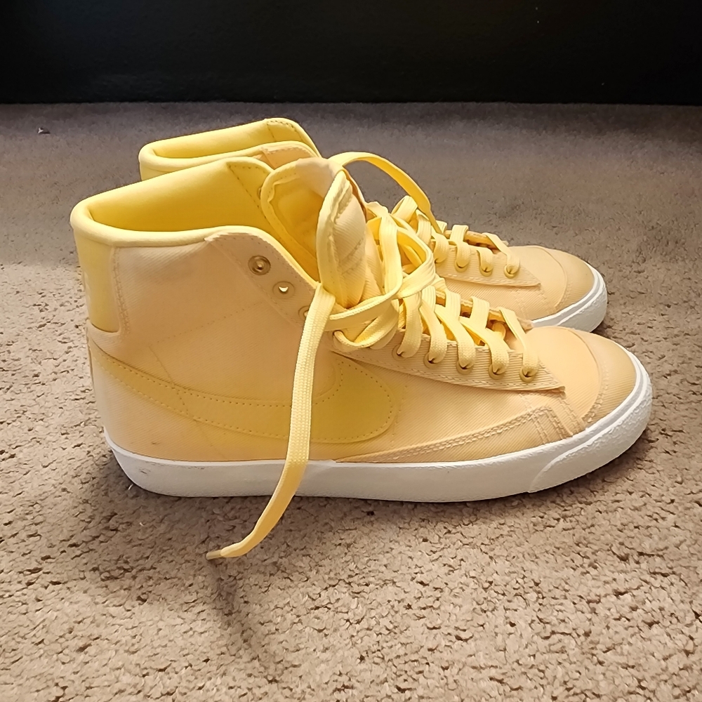 Nike Blazer High-Top Sneakers - Yellow